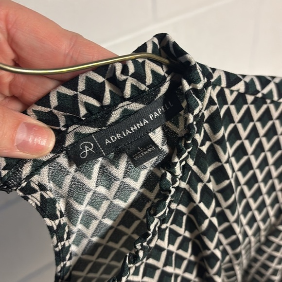 Adrianna Papell Black and White Patterned Top - Picture 3 of 8
